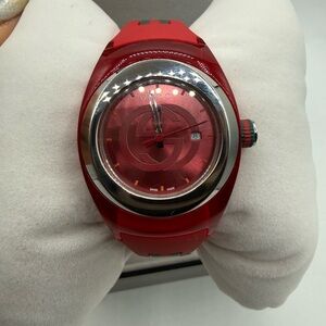 Gucci Red Round Dial Sport Watch with Logo Motif full inclusion like new
